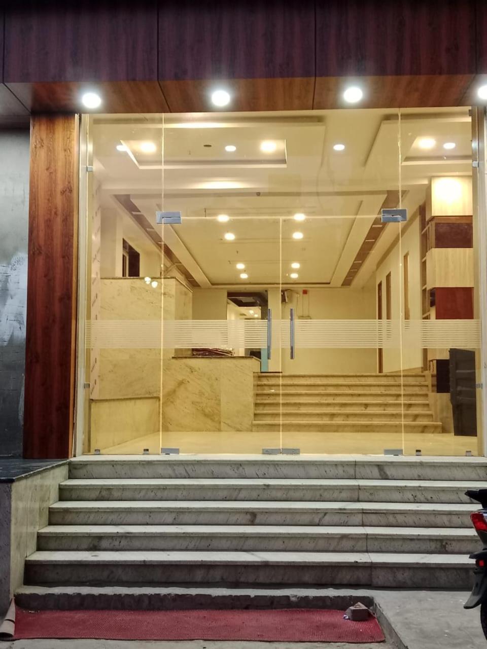 Kashi Inn Варанаси Екстериор снимка